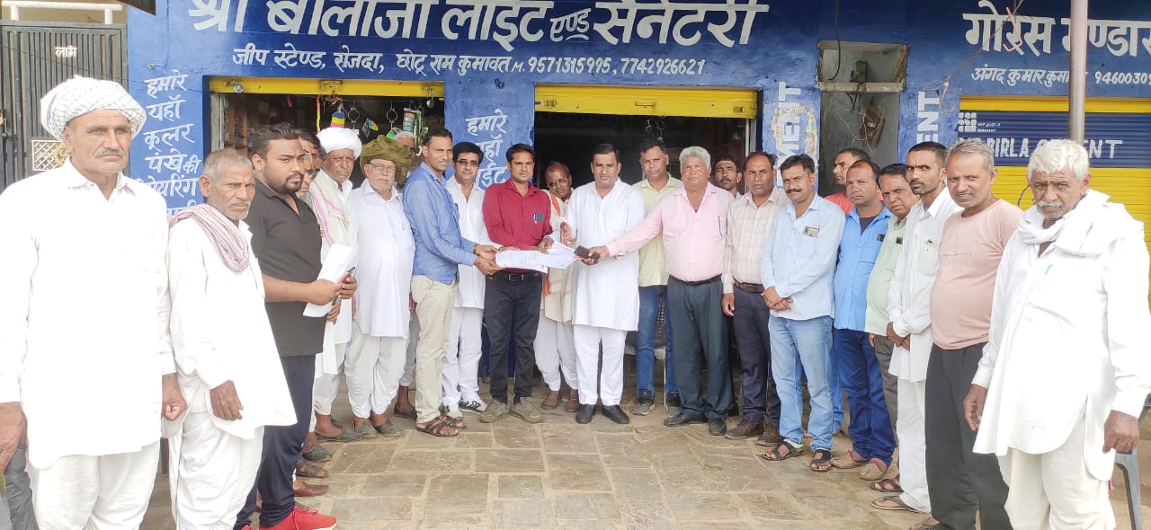 जयपुर उपजिला प्रमुख मोहन डागर को ग्रामीणों ने सौंपा ज्ञापन