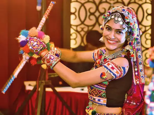 डांडिया नाइट के लिए इस तरह करें खुद को स्टाइल, दिखेंगी सबसे खूबसूरत