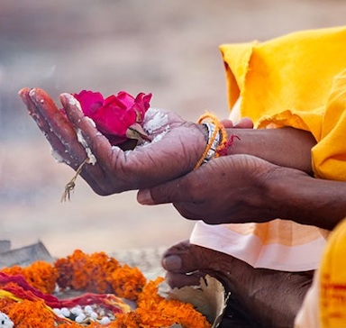 श्राद्ध पक्ष में दान करें ये चीज, होगी शुभ फलों की प्राप्ति