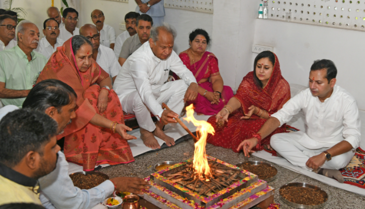 मुख्यमंत्री अशोक गहलोत ने की दुर्गा अष्टमी पर पूजा