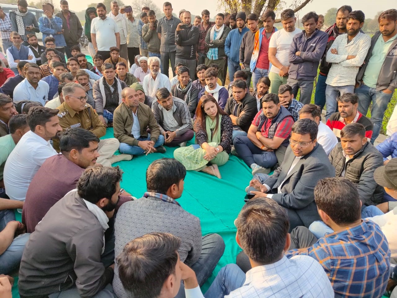 चौमूं-रेनवाल टोल के मामले को जिला कलक्टर से मिली विधायक डॉ शिखा मील बराला