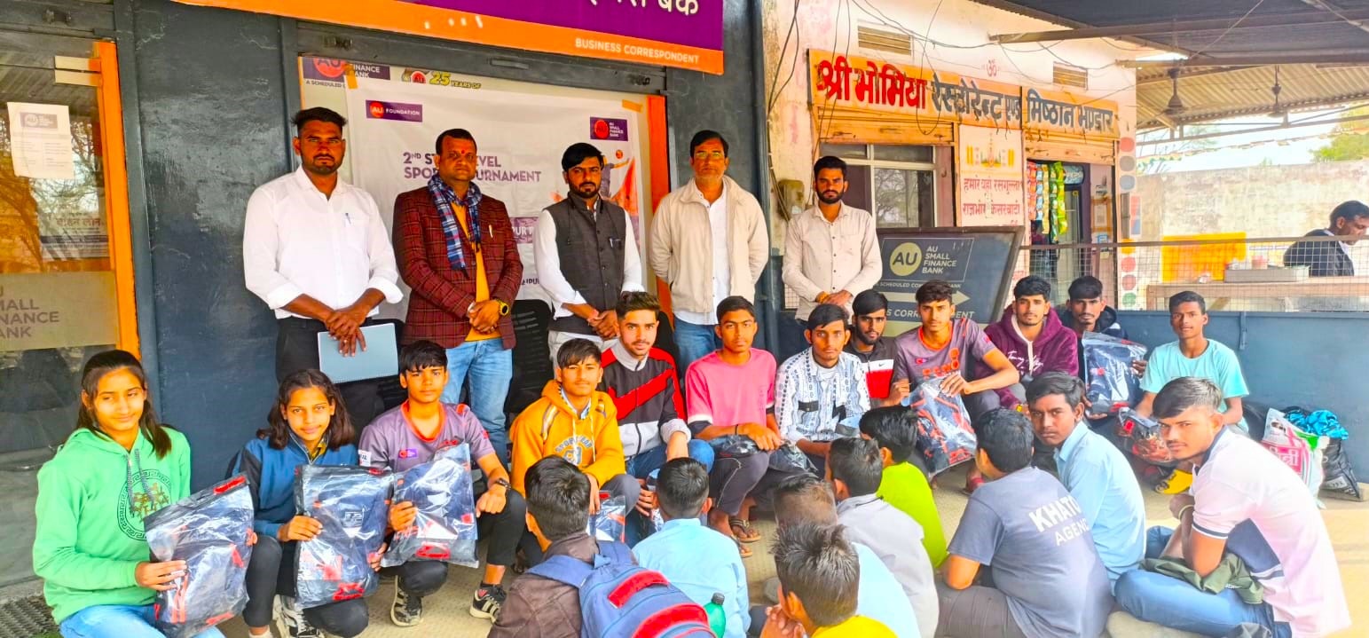सरपंच महेंद्र शर्मा की अध्यक्षता में वितरित हुए खेल किट