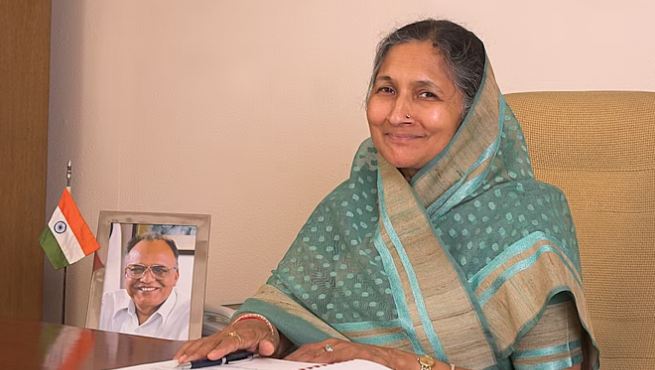 देश की सबसे अमीर महिला ने भी छोड़ा कांग्रेस का हाथ, जल्द ही थामेंगी बीजेपी का दामन
