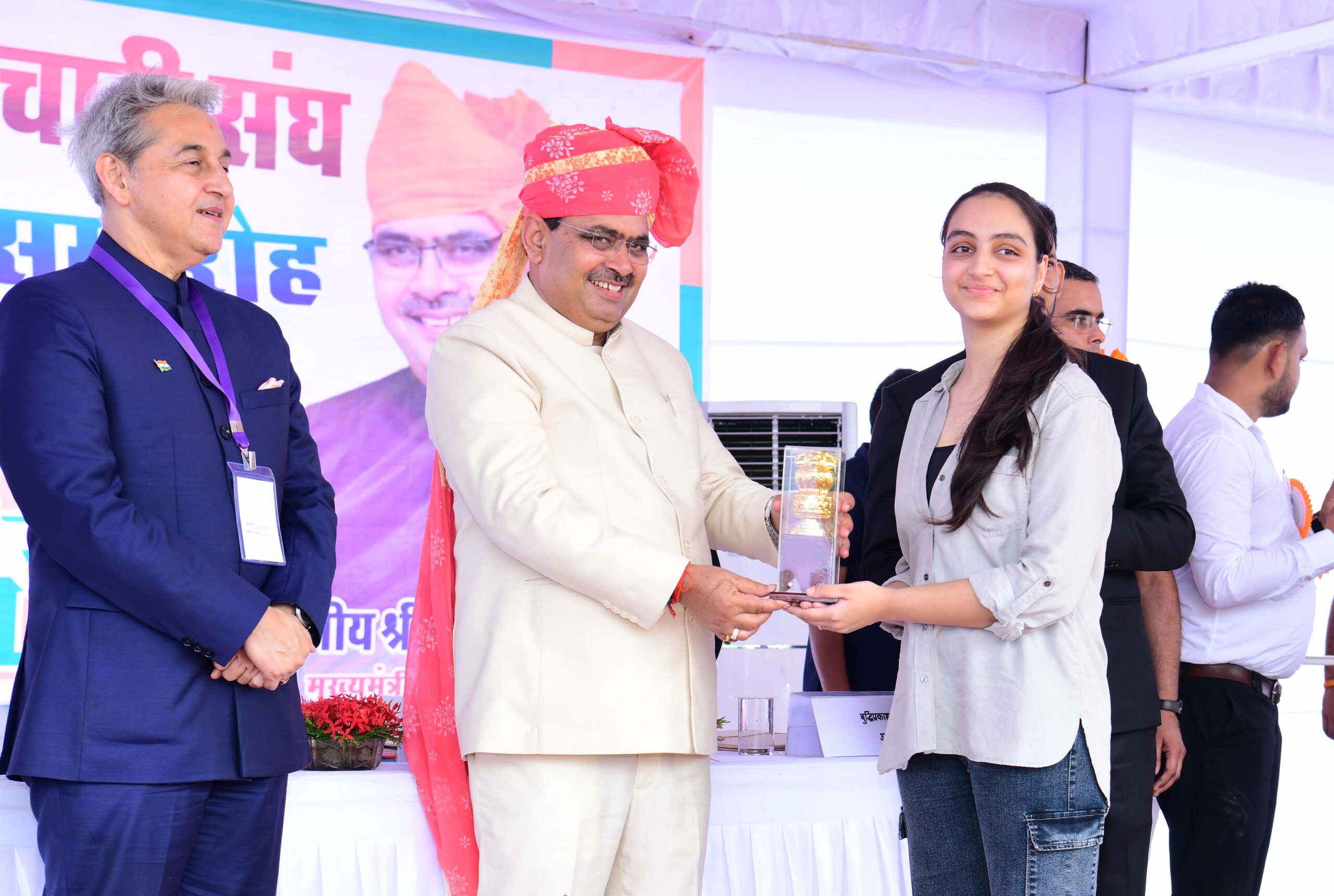 मुख्यमंत्री भजनलाल शर्मा ने शासन सचिवालय में किया झंडारोहण