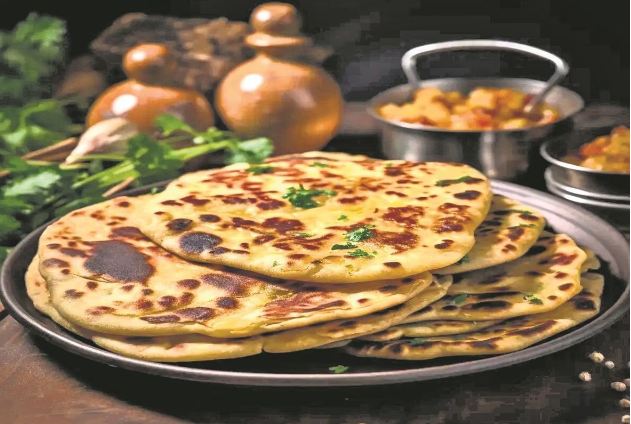 परफेक्ट स्टफ परांठा बनाने के लिए आप भी अपनाएं ये टिप्स
