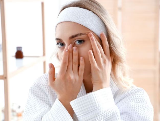 साइनस के दर्द से निपटने के लिए आप इन पॉइंट्स की करें मसाज