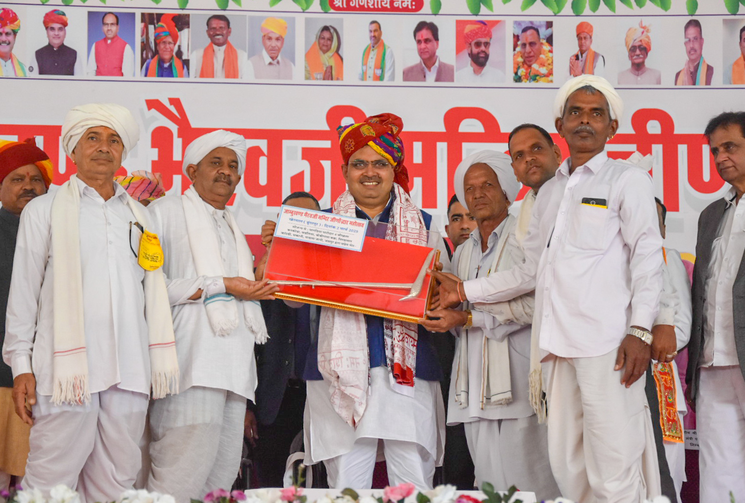 मुख्यमंत्री का डूंगरपुर दौरा-मंदिरों से भारत की आध्‍यात्मिक कीर्ति दुनियाभर में फैली