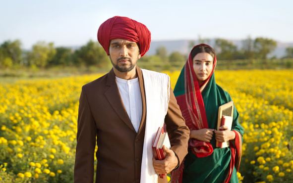 Phule Movie Review: आजादी में दलितों के योगदान को बयां करती भावुक फिल्म फुले