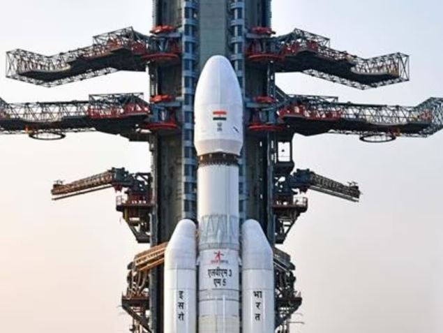 इसरो ने लॉन्च किया बाहुबली सैटेलाइट, अंतरिक्ष में बनेगा भारत की आंख 