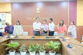 जिला कलेक्टर डॉ. जितेन्द्र कुमार सोनी को जिला कलेक्ट्रेट में दी भावभीनी विदाई